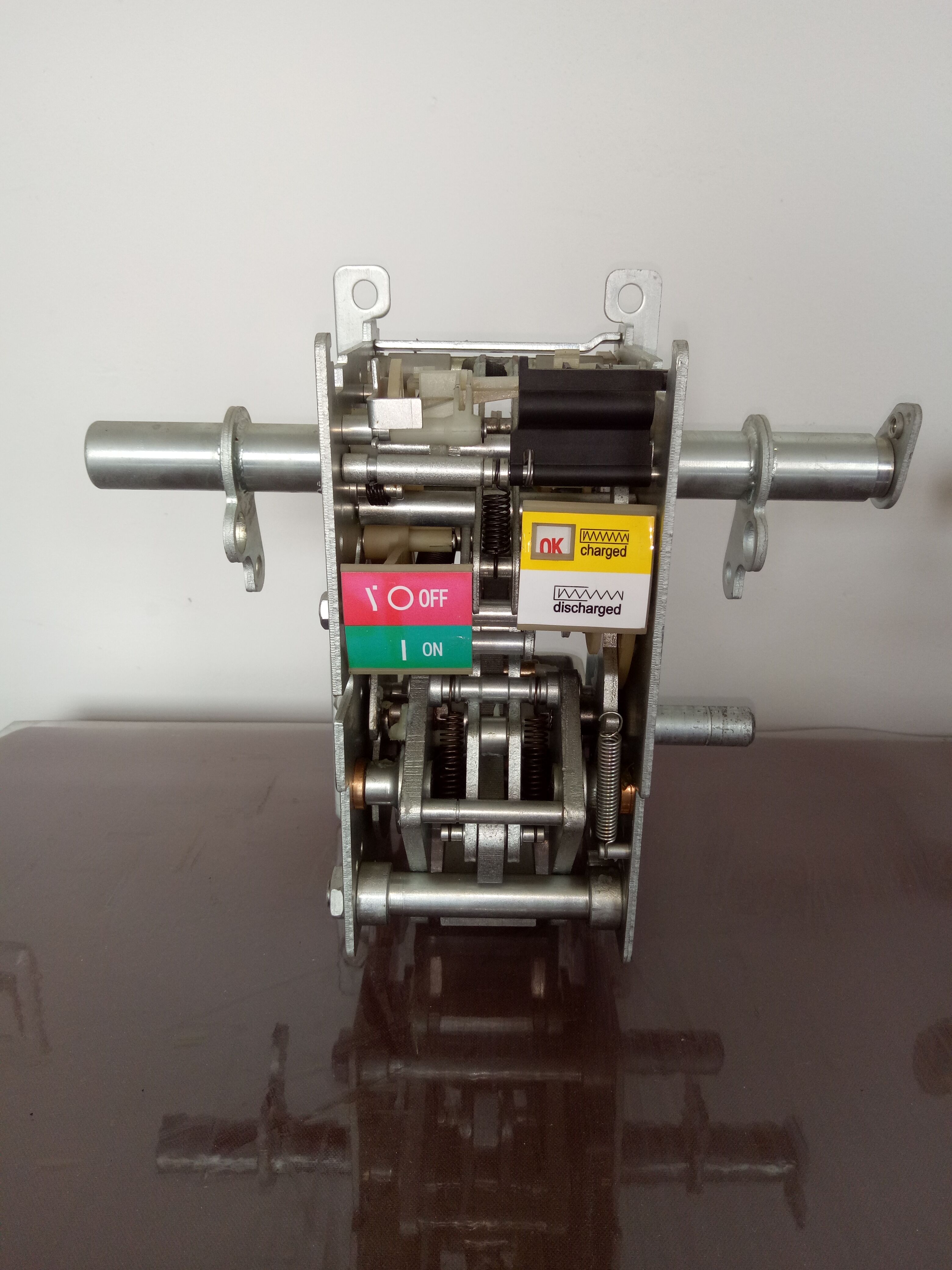 DW60機構(gòu)2500A三級.jpg DW60機構(gòu)2500A三級.jpg