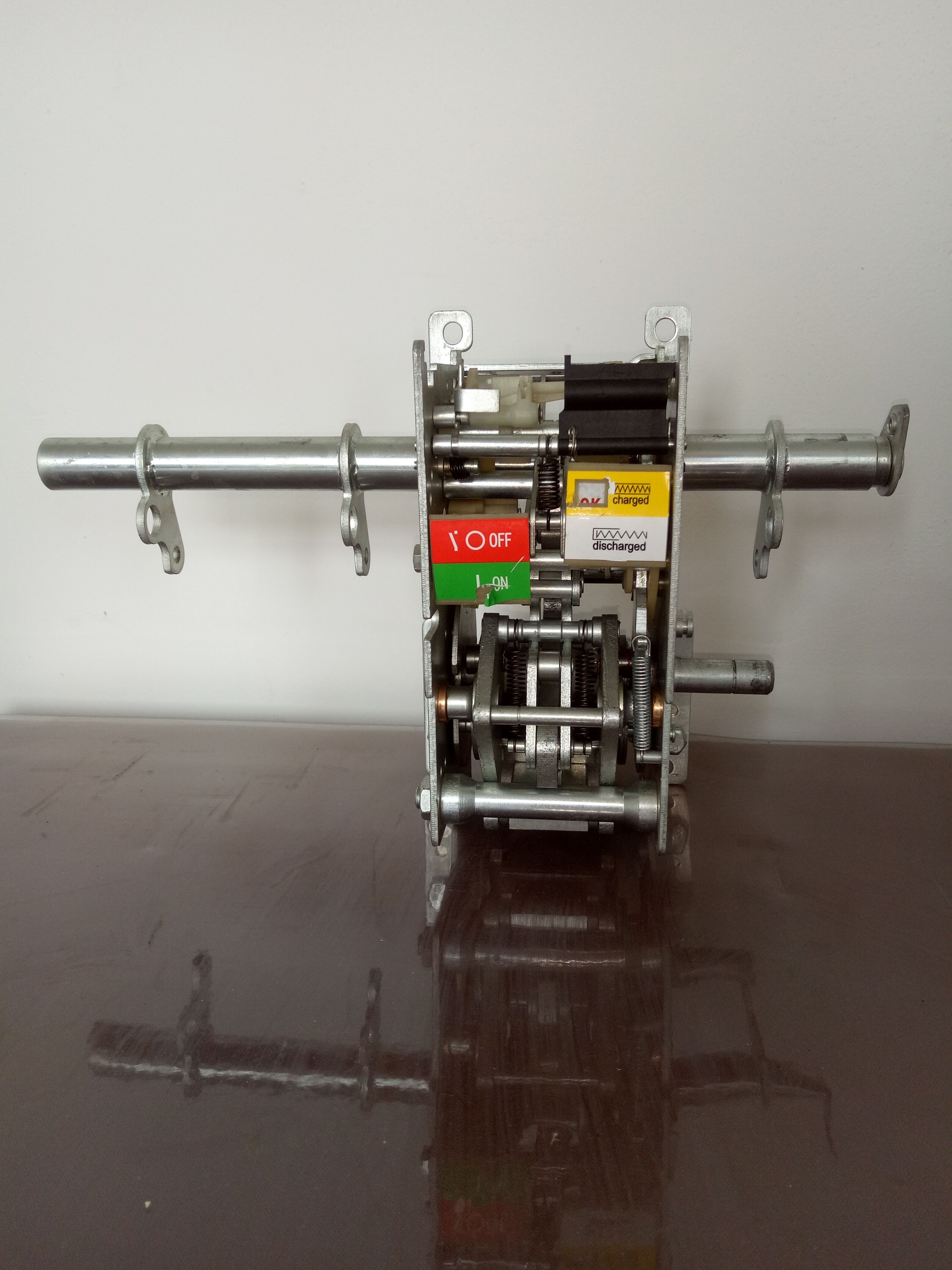 DW60機構(gòu)2500A四級.jpg DW60機構(gòu)2500A四級.jpg